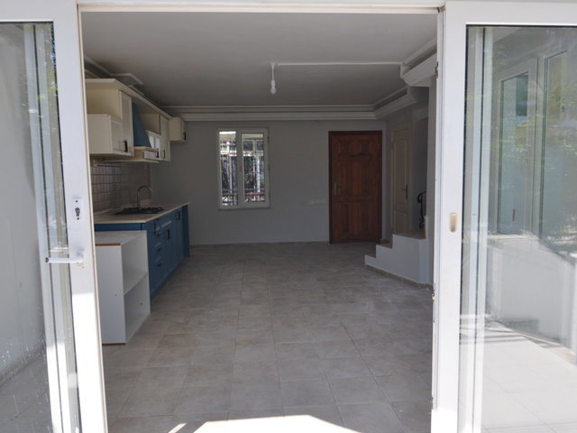 KEMER MERKEZ MAHALLESİ'NDE MARTI SİTESİ 3+1 TRİPLEKS
