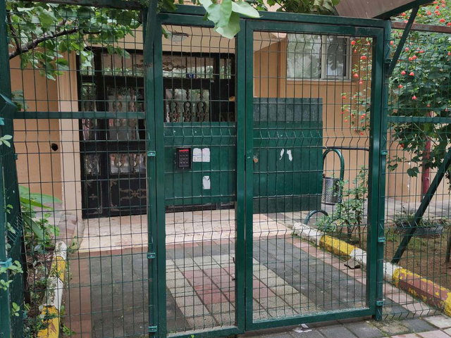 GEBZE YENİKENT TE SATILIK 3*1 YENİLENMİŞ  ARA KAT DAİRE