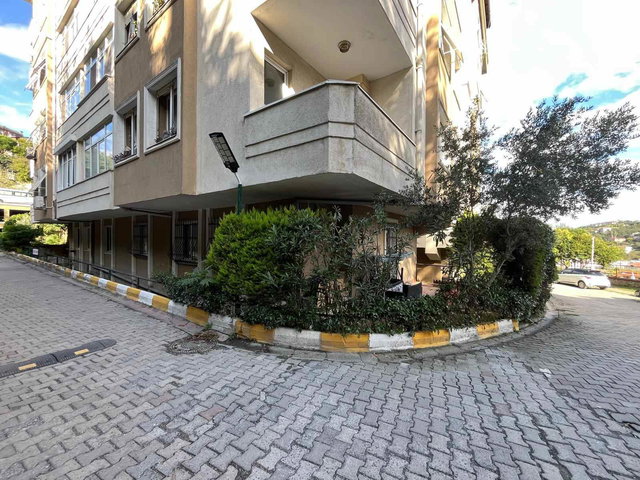 GÜVENLIKLI YÜZME HAVUZLU SITEDE BAHÇE KULLANIMLI 2+1 DAIRE
