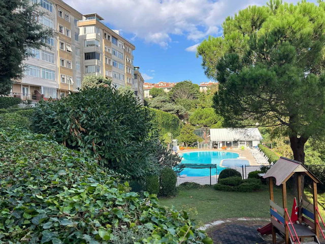 GÜVENLIKLI YÜZME HAVUZLU SITEDE BAHÇE KULLANIMLI 2+1 DAIRE
