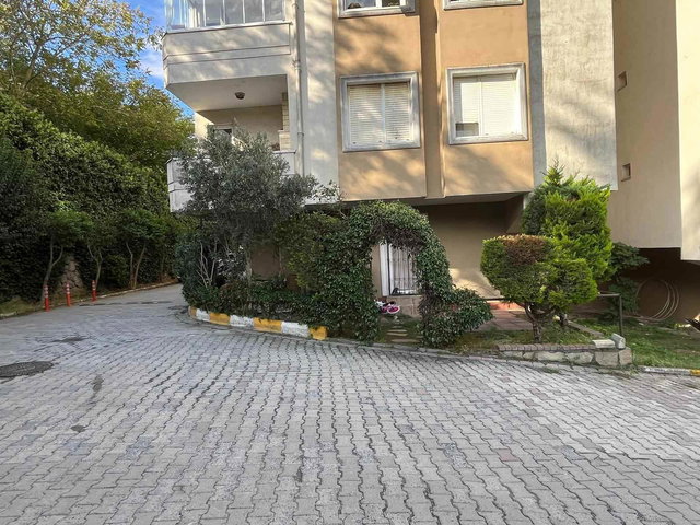 GÜVENLIKLI YÜZME HAVUZLU SITEDE BAHÇE KULLANIMLI 2+1 DAIRE