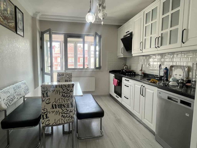 AVCILAR E5 METROBÜS YANI KENTSEL İÇİN UYGUN GENİŞ 3+1 SATILIK DAİRE