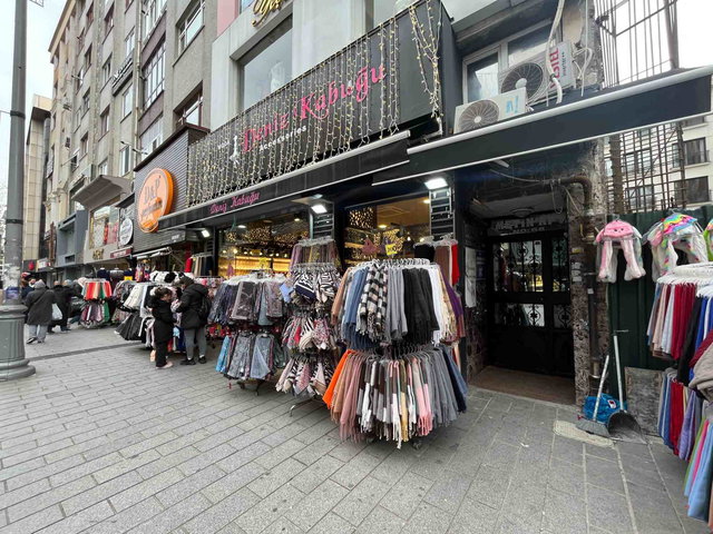 ALEMDAĞ CADDESİ ÜZERİ, İÇİ KOMPLE YENİLENMİŞ, EŞYALI KİRALIK 2+1