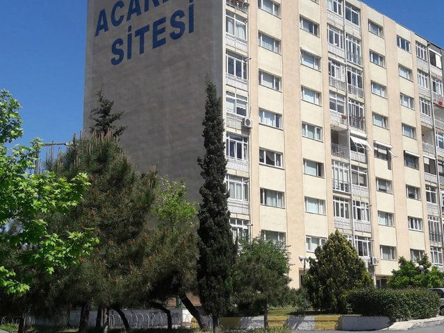 ATAŞEHİR ACARLAR SİTESİNDE SATILIK 3+1 IÇI YENILENMIŞ DAIRE
