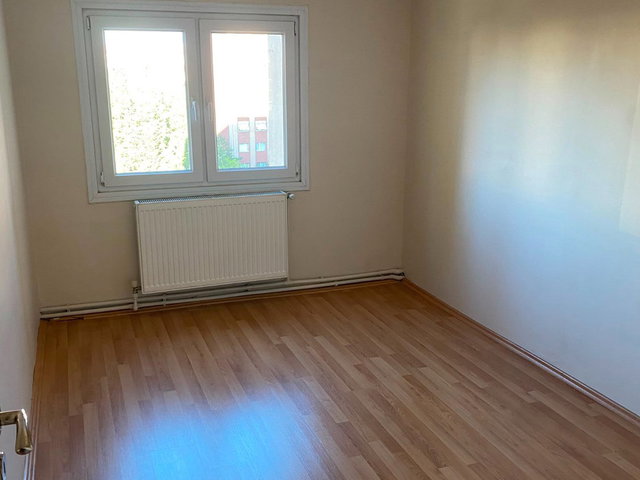 ATAŞEHİR ACARLAR SİTESİNDE SATILIK 3+1 IÇI YENILENMIŞ DAIRE