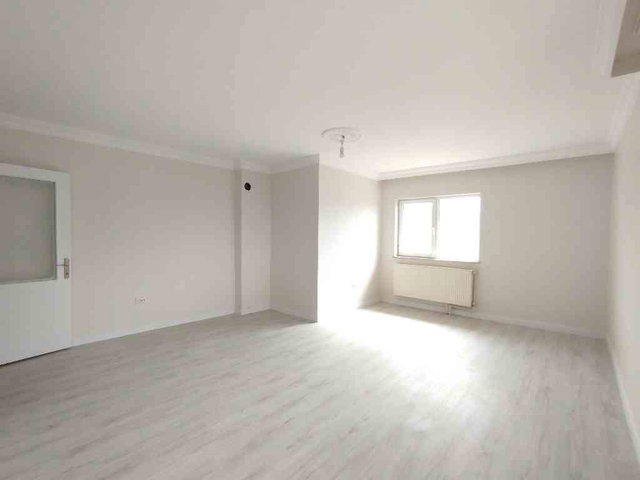 KARAMAN MAHALLESİNDE İÇİ YAPILI 3.KAT MERKEZİ KONUMLU  KİRALIK DAİRE