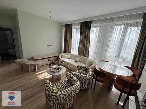 ŞERİFALİ FİNANS MERKEZİNDE SATILIK 1+1 DAİRE