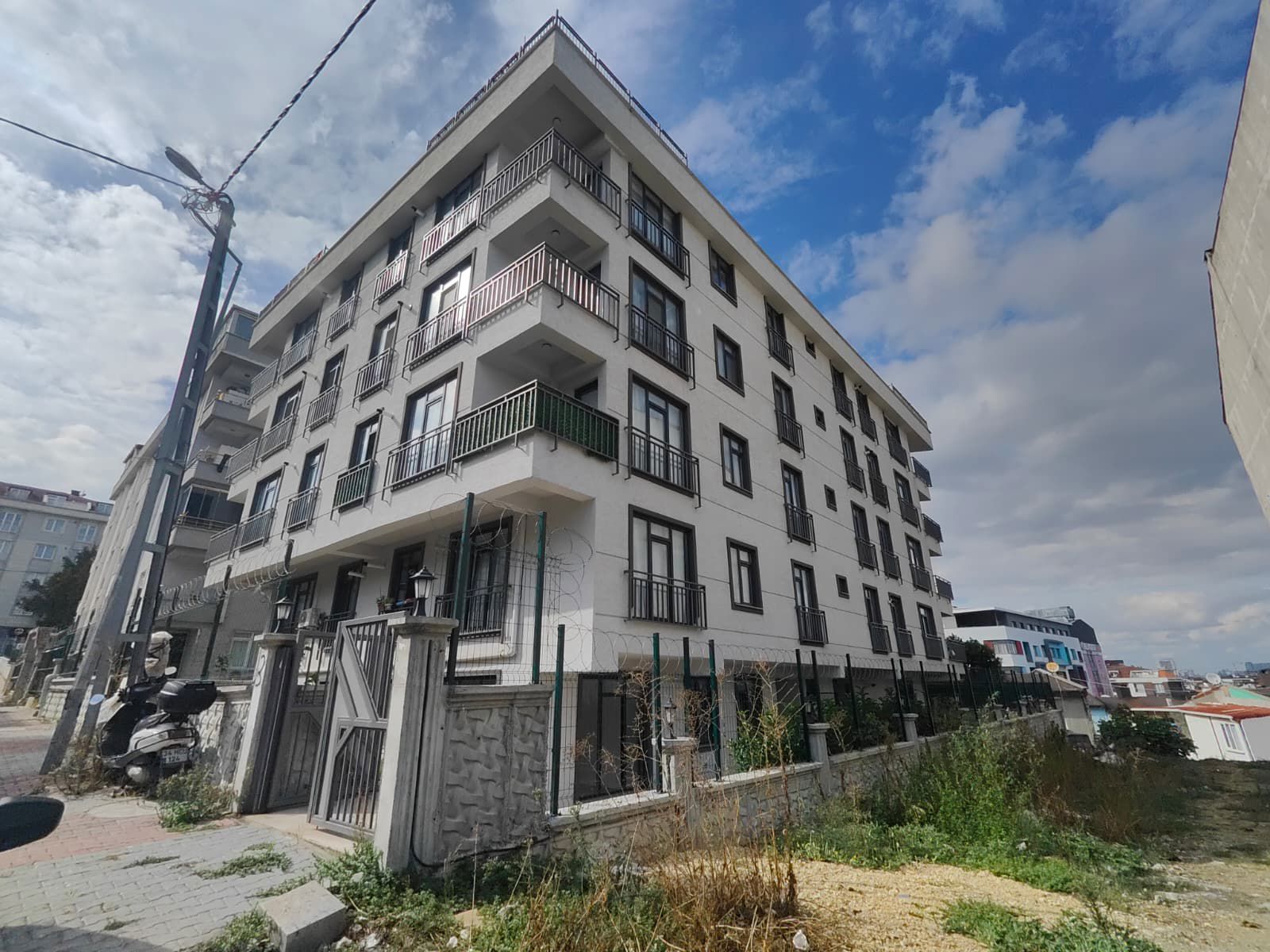 BEYLIKDÜZÜ YAKUPLU'DA 2+1 BAHÇE KATI SATILIK SIFIR DAIRE