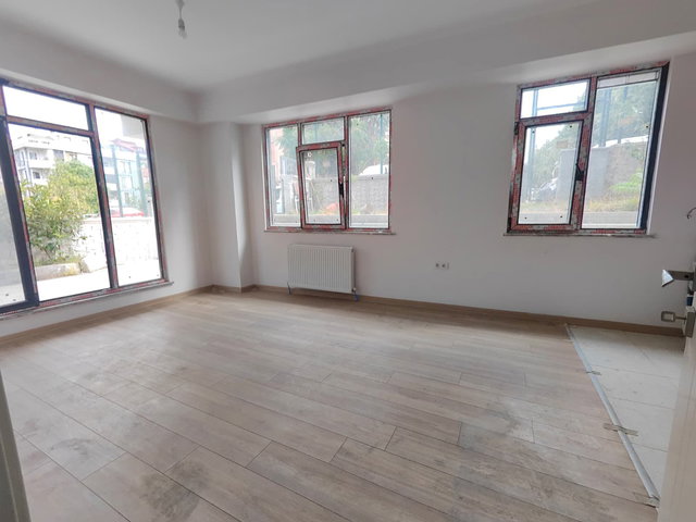 BEYLIKDÜZÜ YAKUPLU'DA 2+1 BAHÇE KATI SATILIK DAIRE