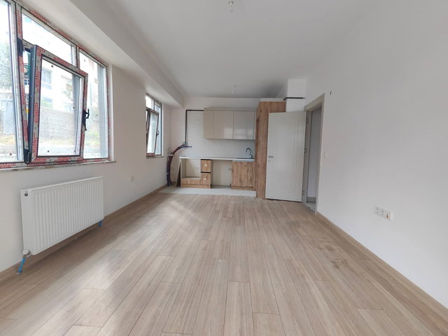 BEYLIKDÜZÜ YAKUPLU'DA 2+1 BAHÇE KATI SATILIK DAIRE