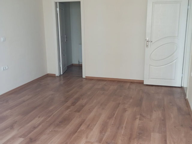 TRAMVAY'A 5 DK YÜRÜME  MESAFESİNDE  GENİŞ 3+1 KİRALIK