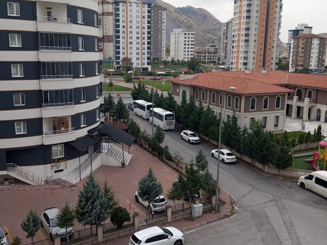 TRAMVAY'A 5 DK YÜRÜME  MESAFESİNDE  GENİŞ 3+1 KİRALIK