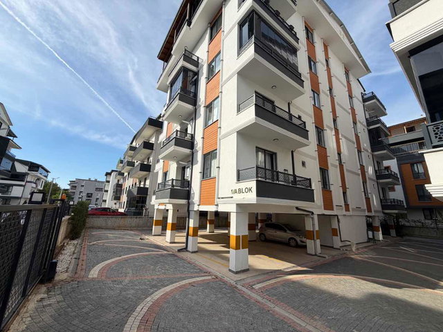 KARTEPE MİA GARDEN SİTESİNDE SATILIK 2+1 ARAKAT DAİRE