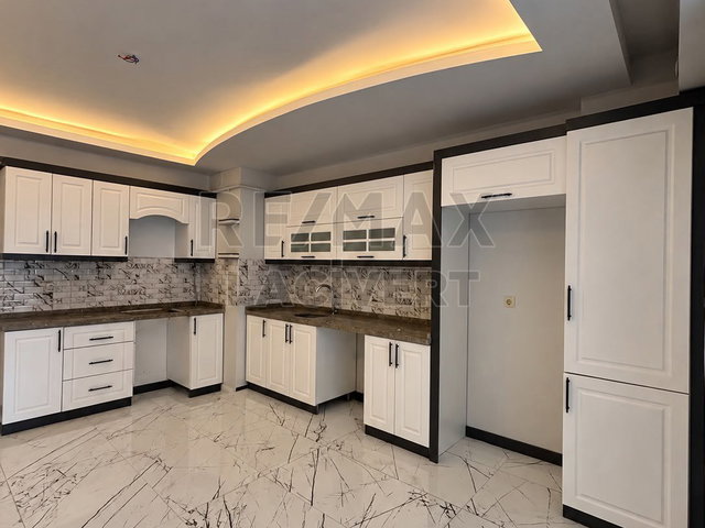 RE/MAX LACIVERT'TEN YILDIZKENT'DE KIRALIK 4+1 LÜKS DAIRE