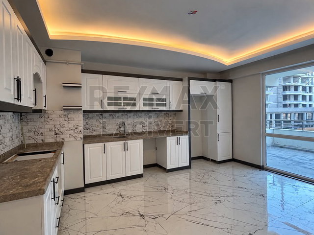 RE/MAX LACIVERT'TEN YILDIZKENT'DE KIRALIK 4+1 LÜKS DAIRE