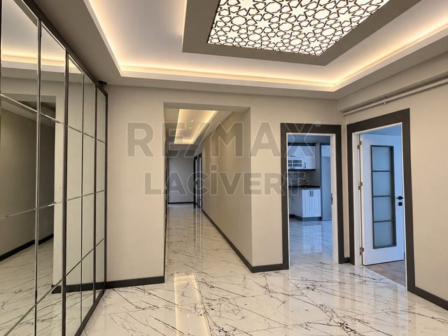 RE/MAX LACIVERT'TEN YILDIZKENT'DE KIRALIK 4+1 LÜKS DAIRE