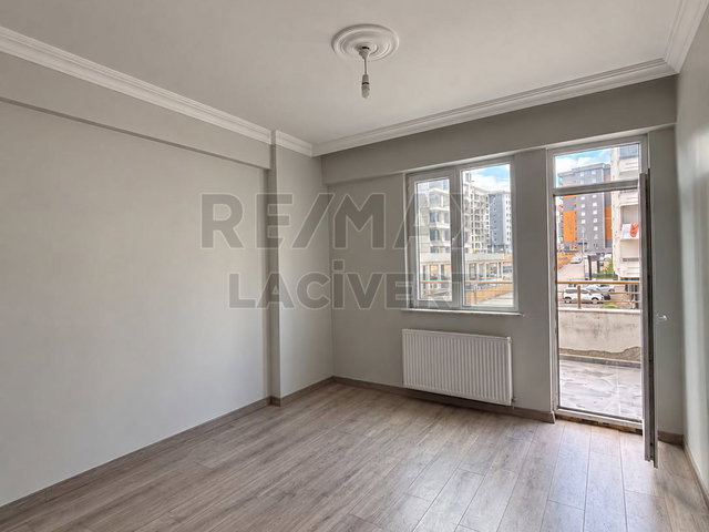 RE/MAX LACIVERT'TEN YILDIZKENT'DE KIRALIK 4+1 LÜKS DAIRE