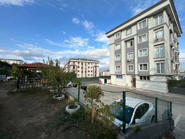 MURATÇEŞMEDE KISA KATLI BİNADA MASRAFSIZ SATILIK 2+1 DAİRE!