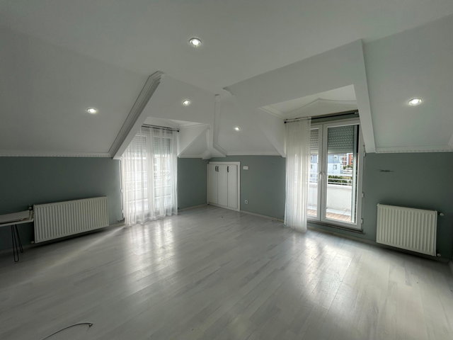 MURATÇEŞMEDE KISA KATLI BİNADA MASRAFSIZ SATILIK 2+1 DAİRE!