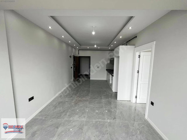 REMAX ŞEHİR YALOVA HASTANE KARŞISINDA SATILIK LÜKS 1+1 DAİRE