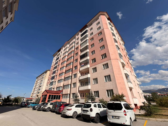REMAX ARTIS'DEN KARDELEN SITESI'NDE KIRALIK 4+1 DAIRE