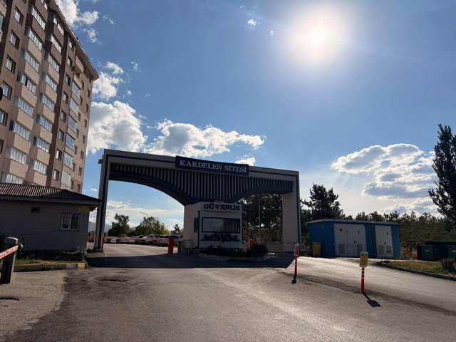 REMAX ARTIS'DEN KARDELEN SITESI'NDE KIRALIK 4+1 DAIRE