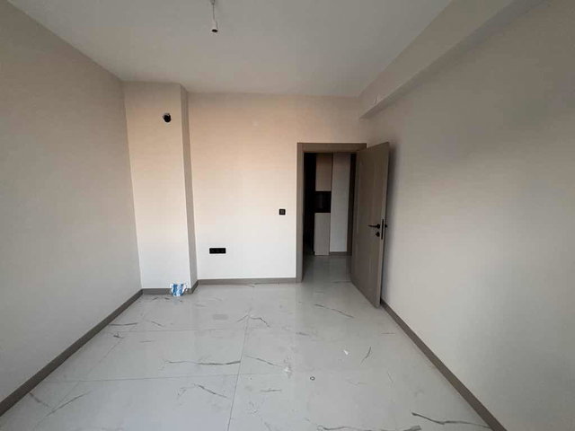 EMEK MAHALLESİ’NDE HAVUZLU, PEYZAJLI SİTEDE SATILIK 2+1