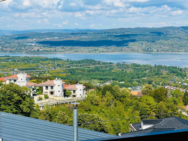DİBEKTAŞ'TA GÖL MANZARALI 599 M² ARSA İÇİNDE MÜSTAKİL EV