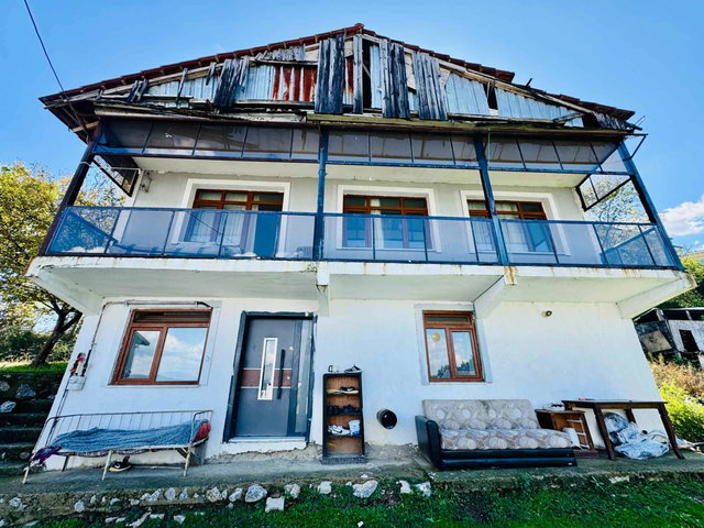 DİBEKTAŞ'TA GÖL MANZARALI 599 M² ARSA İÇİNDE MÜSTAKİL EV