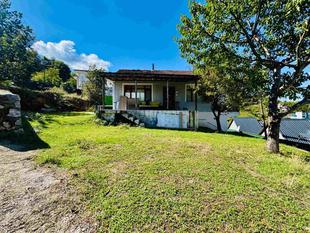DİBEKTAŞ'TA GÖL MANZARALI 599 M² ARSA İÇİNDE MÜSTAKİL EV