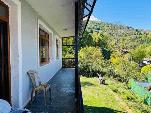 DİBEKTAŞ'TA GÖL MANZARALI 599 M² ARSA İÇİNDE MÜSTAKİL EV