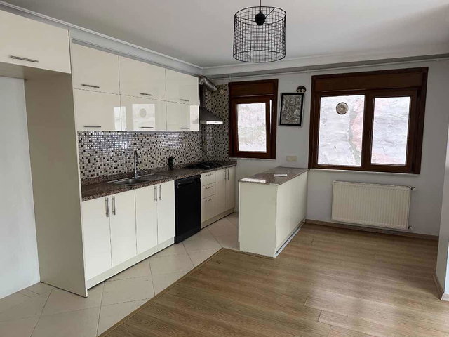 NİŞANTAŞI’NDA ASANSÖRLÜ, OTOPARKLI BİNADA BALKONLU KİRALIK 2+1