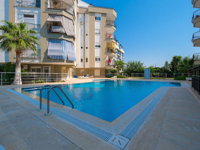 KONYAALTI HURMA’DA HAVUZLU SİTE İÇİ 2+1 EŞYALI SATILIK DAİRE