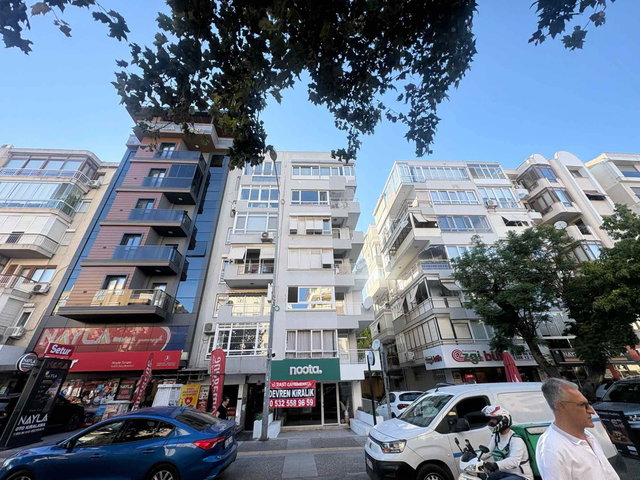 GIRNE CADDESI ÜZERINDE TADILATLI,ASANSÖRLÜ 3+1 SATILIK DAIRE