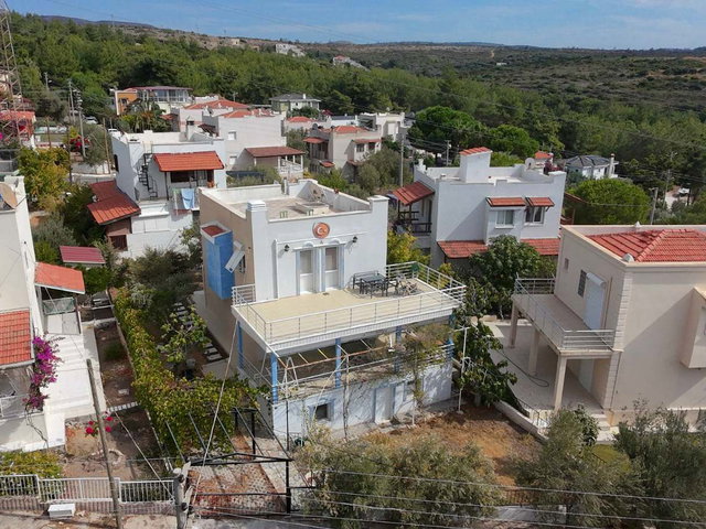 60 ÇEŞME ILDIRDA SİTE İÇİ DENİZ MANZARALI MÜSTAKİL SATILIK VİLLA