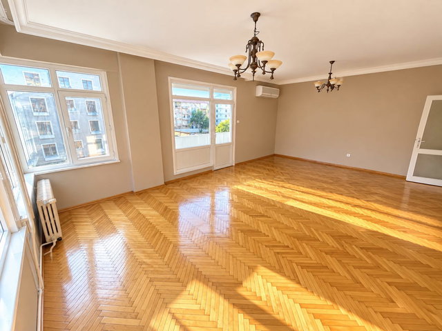 BATI MAHALLESİNDE BALKONLU ARA KAT SATILIK GENİŞ 3+1 DAİRE