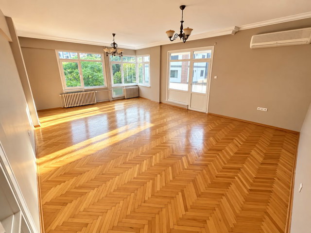 BATI MAHALLESİNDE BALKONLU ARA KAT SATILIK GENİŞ 3+1 DAİRE