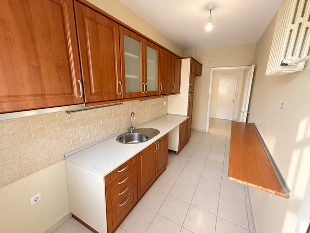BATI MAHALLESİNDE BALKONLU ARA KAT SATILIK GENİŞ 3+1 DAİRE