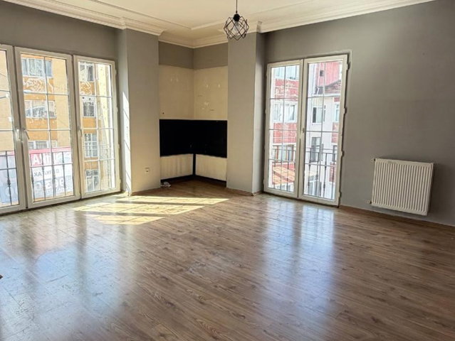 EYÜP AKŞEMSETTIN’DE ÖZPINAR SITESI’NDE KIRALIK 3+1 DAIRE