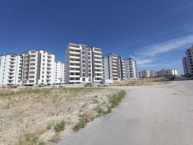RE/MAX DEĞİŞİM’DEN Ç.ÇIRA MAH. SAHABE CAMİ YANI 2+1 LÜX DAİRE