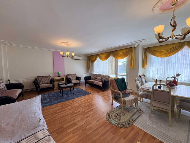 93 KARŞIYAKA AKSOYDA OTOPARKLI,GENİŞ ÇİFT CEPHELİ SATILIK DAİRE