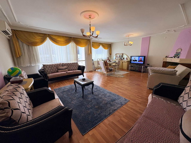 93 KARŞIYAKA AKSOYDA OTOPARKLI,GENİŞ ÇİFT CEPHELİ SATILIK DAİRE