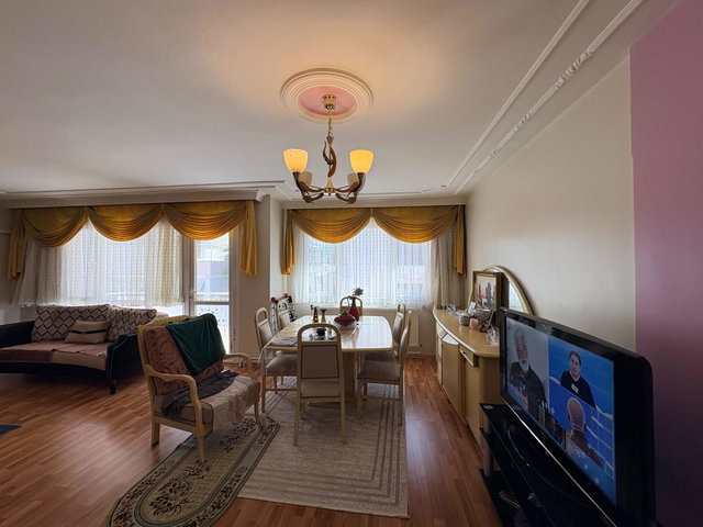 93 KARŞIYAKA AKSOYDA OTOPARKLI,GENİŞ ÇİFT CEPHELİ SATILIK DAİRE