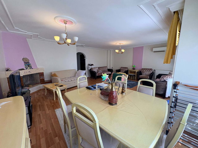93 KARŞIYAKA AKSOYDA OTOPARKLI,GENİŞ ÇİFT CEPHELİ SATILIK DAİRE