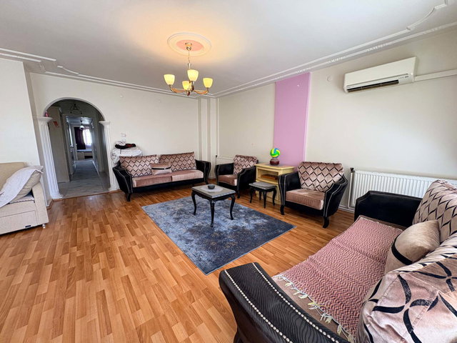 93 KARŞIYAKA AKSOYDA OTOPARKLI,GENİŞ ÇİFT CEPHELİ SATILIK DAİRE