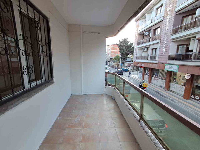 REMAX SMYRNA'DAN BUCA MERKEZ'DE KIRALIK DOĞALGAZLI 3+1 DAIRE