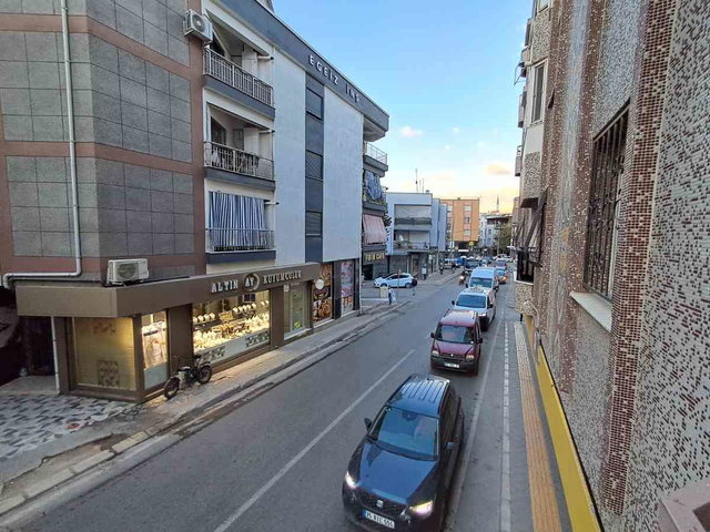 REMAX SMYRNA'DAN BUCA MERKEZ'DE KIRALIK DOĞALGAZLI 3+1 DAIRE