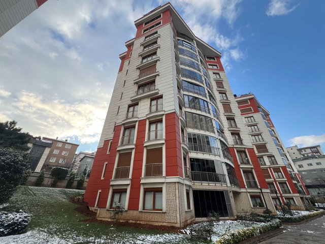 ÜMRANİYE KASRI LENA SİTESİNDE GENİŞ 3+1 BALKONLU KİRALIK DAİRE