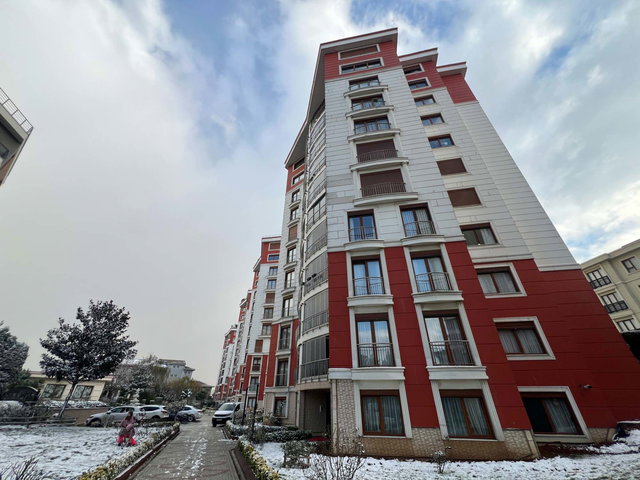 ÜMRANİYE KASRI LENA SİTESİNDE GENİŞ 3+1 BALKONLU KİRALIK DAİRE