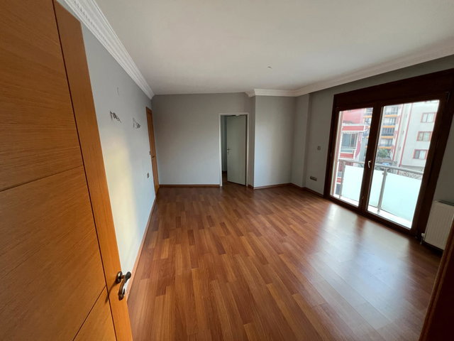 ÜMRANİYE KASRI LENA SİTESİNDE GENİŞ 3+1 BALKONLU KİRALIK DAİRE